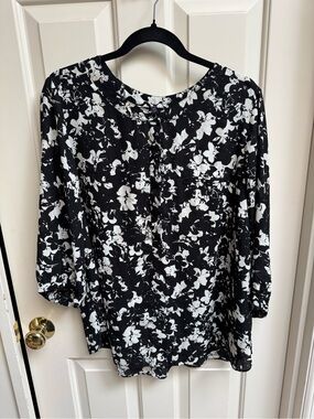 NYDJ Black and White Floral Tunic Top